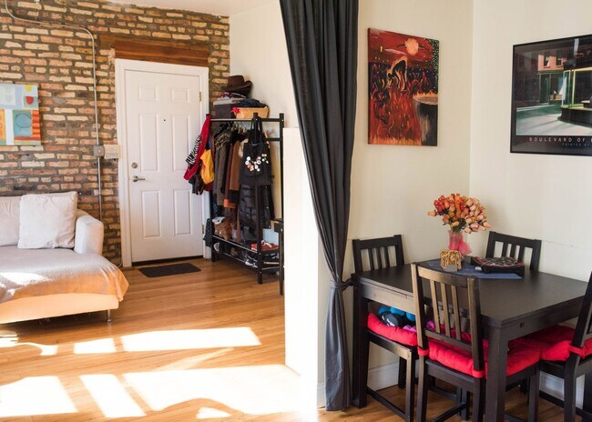 Building Photo - Huge UK Village 1 bed with Deck, Outdoor Space, Laundry. Free Internet