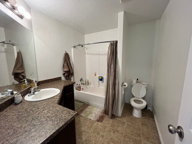 Building Photo - 2049 S Meadow Marsh Dr