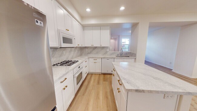 Building Photo - 7870 Via Belfiore