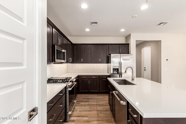 Building Photo - 17625 W Colter St