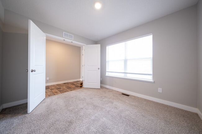 Building Photo - 5109 Mustang Dr