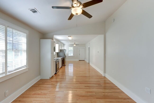 Building Photo - Renovated Three Bedroom, Two Bathroom Sing...