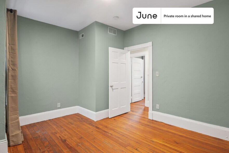 Building Photo - Room in Shared 4 bed/1.5 bath home