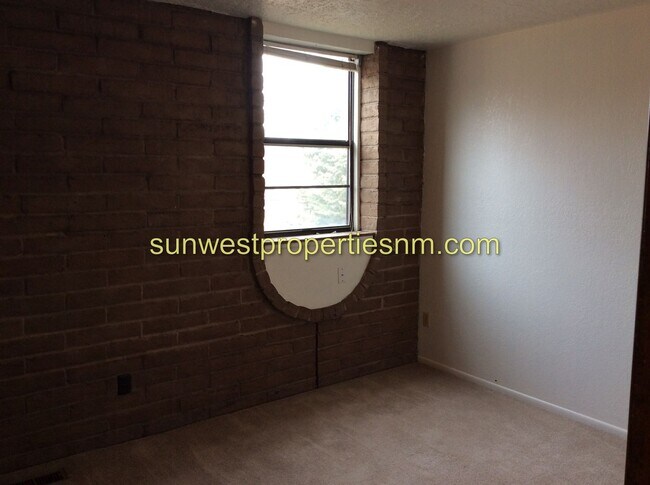 Building Photo - 3 Bed, 2.5 bath Condo