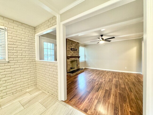 Building Photo - 5303 Ainsworth Dr