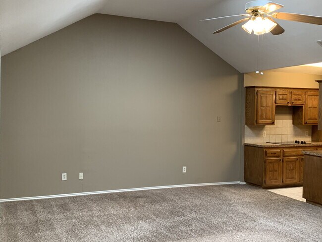 Building Photo - Charming and Spacious 2-Bedroom Townhome w...