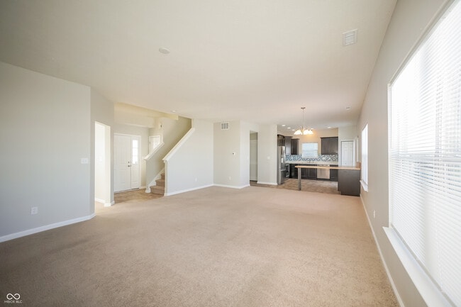 Building Photo - 890 Redwood Dr