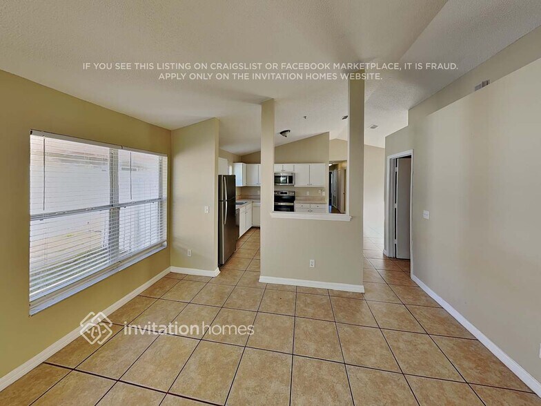 Building Photo - 9624 Hollyhill Dr