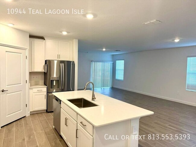 Building Photo - 10944 Teal Lagoon Isle