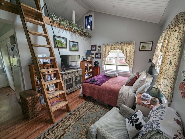 Building Photo - 11 Dana Ave