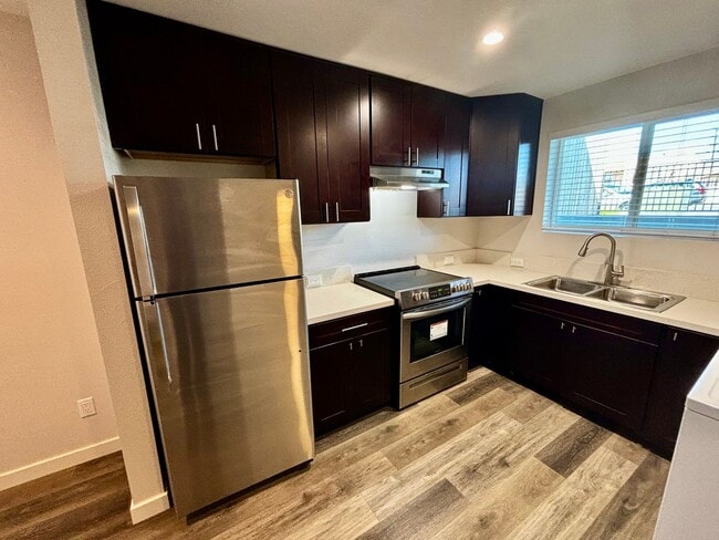 Building Photo - Remodeled 1bd/1ba Logan Heights-MOVE IN PR...