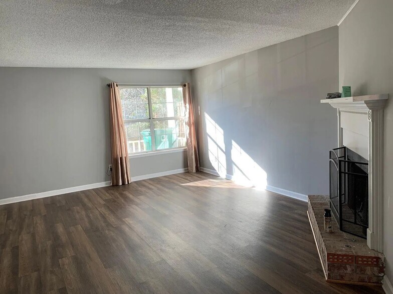Building Photo - 5034 Bell Dr SE