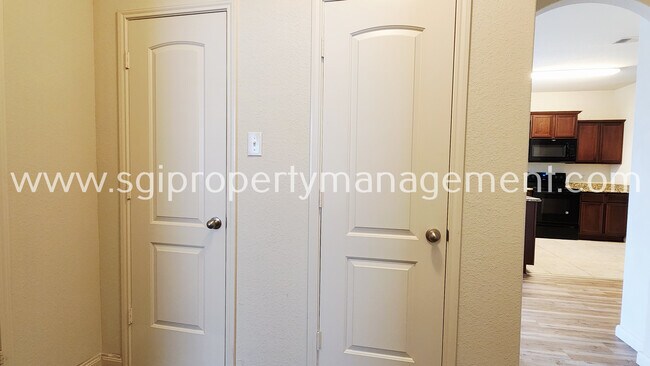 Building Photo - 333 Cedar Crk Dr