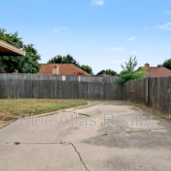 Building Photo - 7016 Lincoln Dr