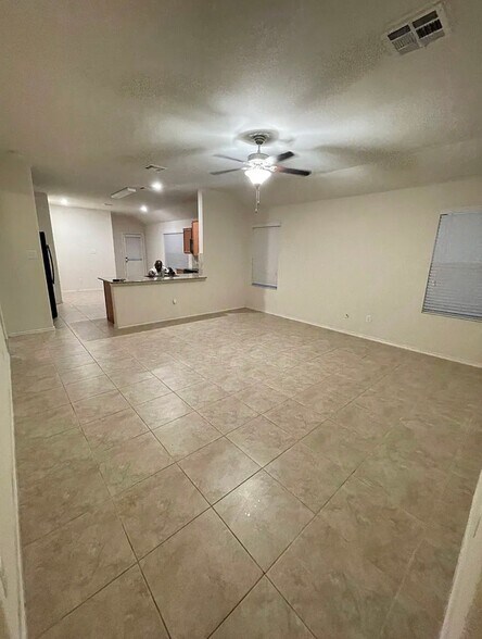 Building Photo - 600 Shimek Ln