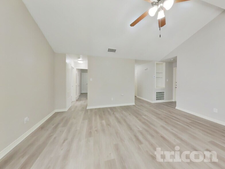 Building Photo - 2214 Townhall Ln