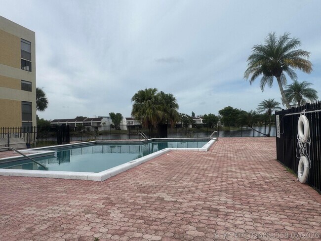 Building Photo - 6575 W Oakland Park Blvd