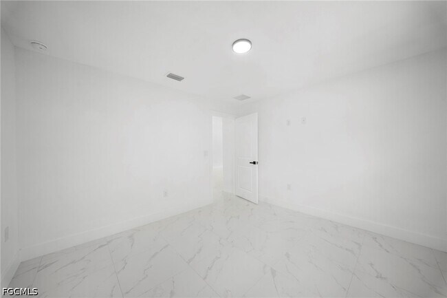Building Photo - 668 Chemstrand St E