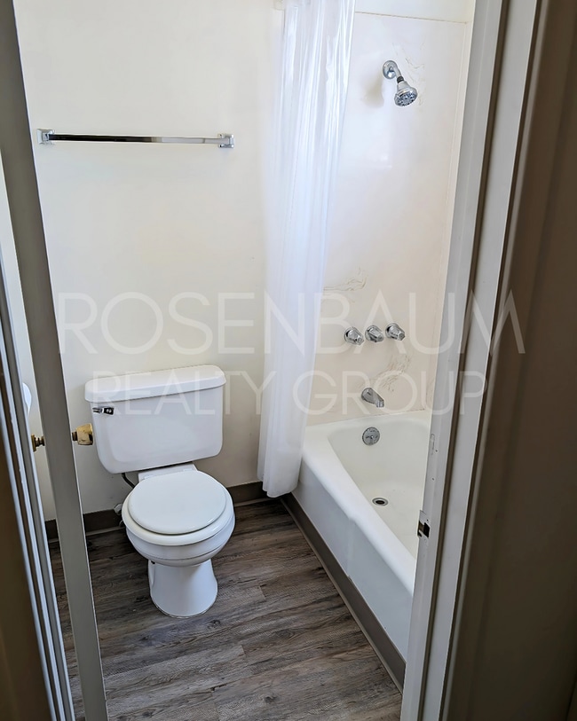 Building Photo - Cute and cozy 1-bedroom, 1-bath downstair ...