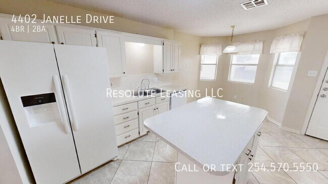 Building Photo - 4402 Janelle Dr