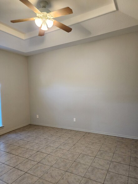 Ensuite Master - 607 Buena Vista Dr