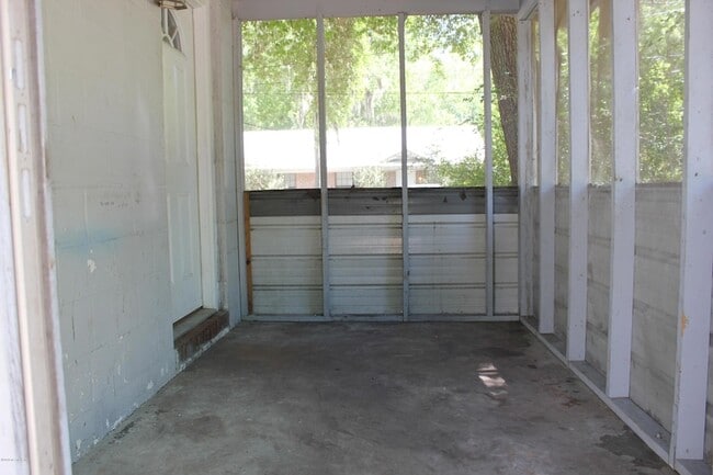 Building Photo - 6317 Delacy Rd