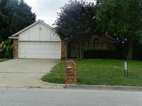 Building Photo - 944 Meadow Cir S