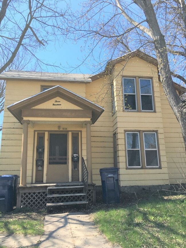 Building Photo - 319 N Park St