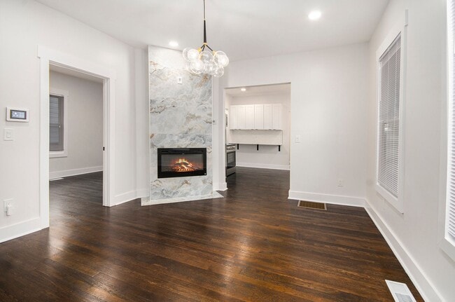 Building Photo - Lower Unit - Newly Constructed - 2 bed/2 b...