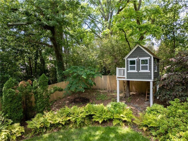 Building Photo - 2922 Lookout Pl NE