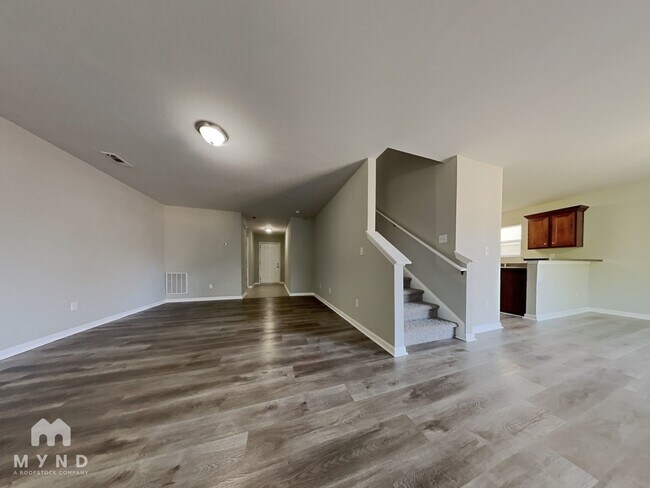 Building Photo - 1910 Sunset Village Dr