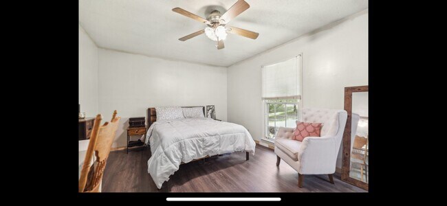 Building Photo - 1820 Whispering Hills Trl