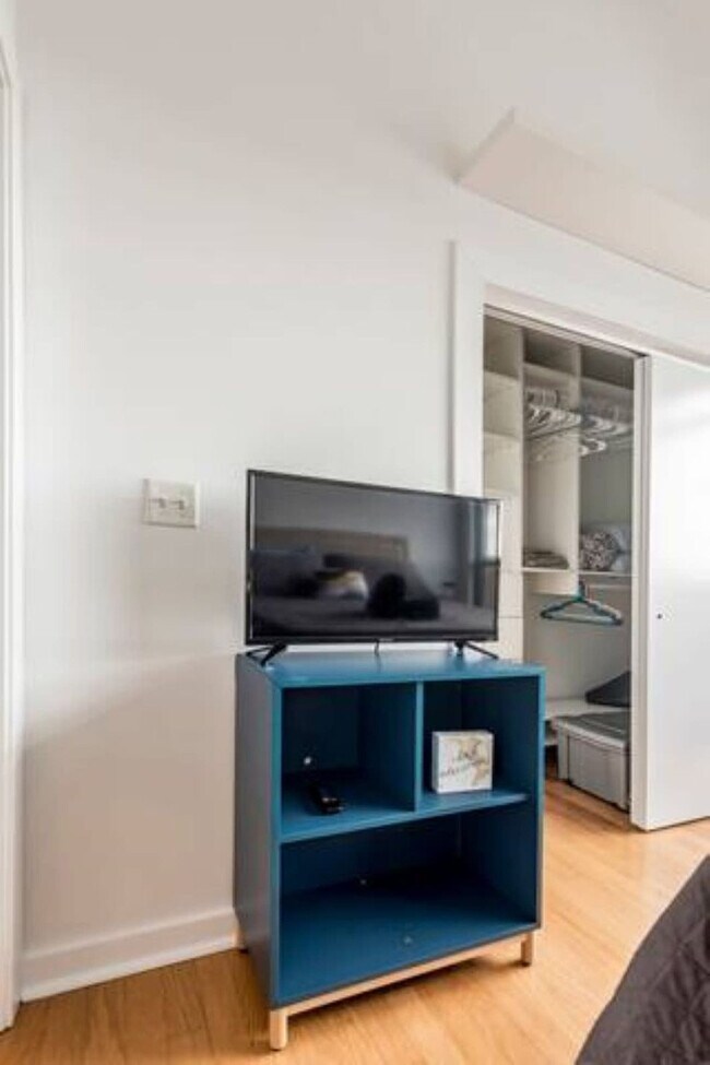 Building Photo - 715 N Church St