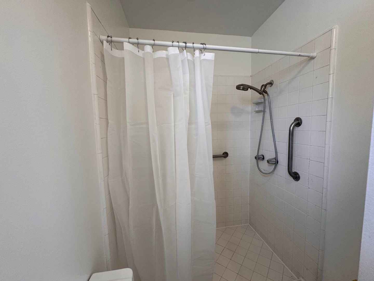 Building Photo - 1065 S Holt Ave