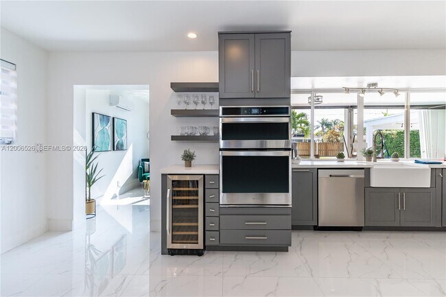 Building Photo - 4212 Van Buren St