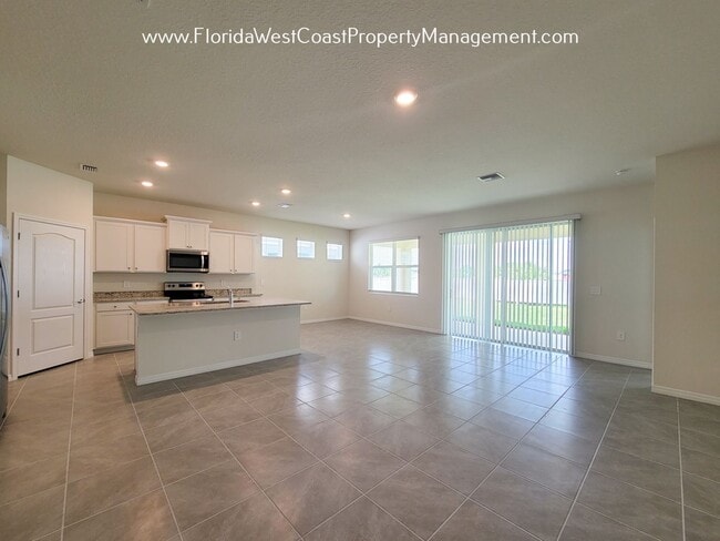 Building Photo - COOL COASTAL 4 BED/2 BATH HOME! PALISADES LAKEWOOD RANCH! COMMUNITY POOL/FITNESS ROOM!