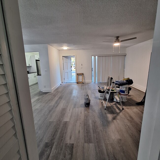 Building Photo - 7344 SW 8th Ct