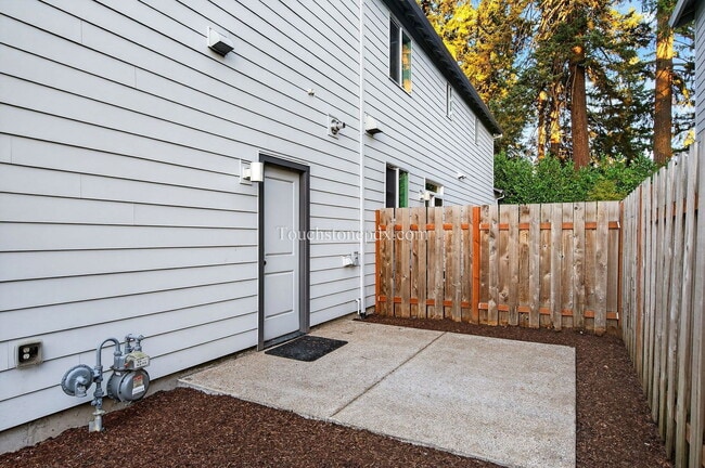 Building Photo - 13838 SE Knight St