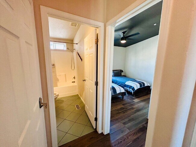 Building Photo - Updated 3 bd, 2 ba on 1.98 Acres with Hot Tub!