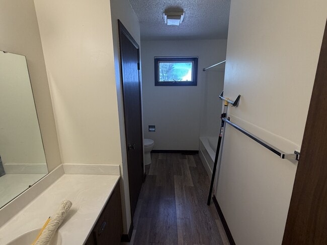 Building Photo - 524 Breezy Point Dr