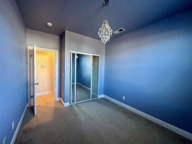 Building Photo - Beautiful Newer Home, Very Clean- Move In ...