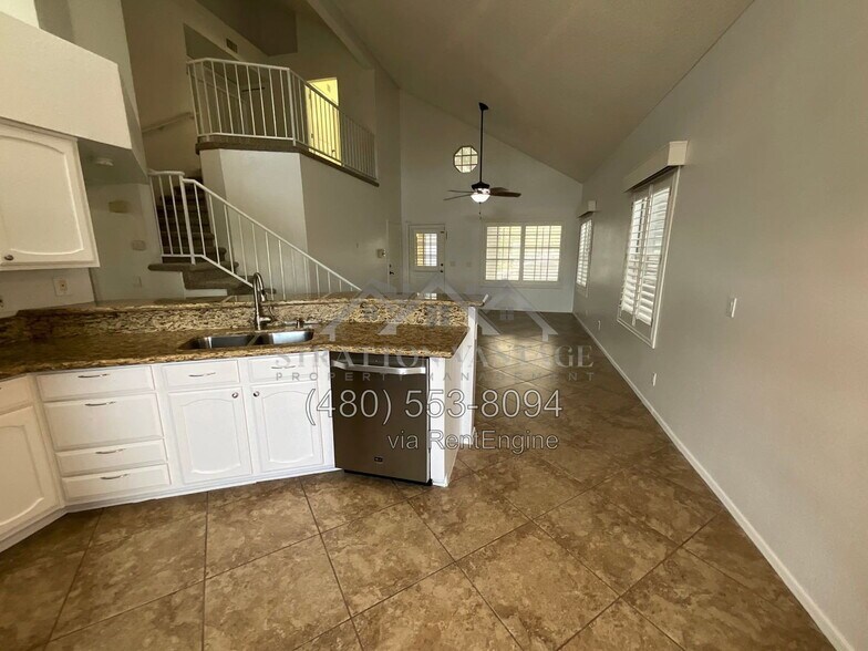 Building Photo - 441 S Maple