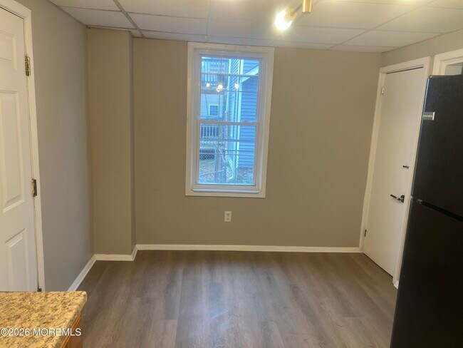 Building Photo - 133 Leonard Ave