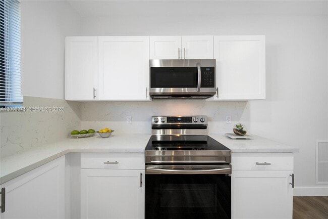 Building Photo - 1925 SW 23rd St