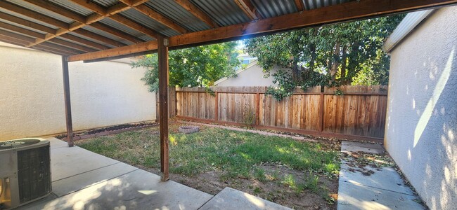 Building Photo - 4 Bedroom Home in Elk Grove