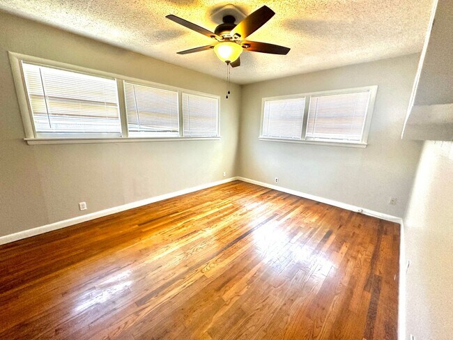 Building Photo - WELL MAINTAINED