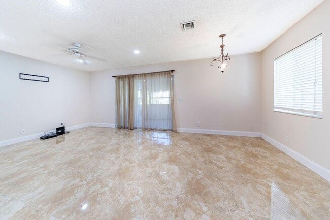 Building Photo - 1335 SW 48th Terrace