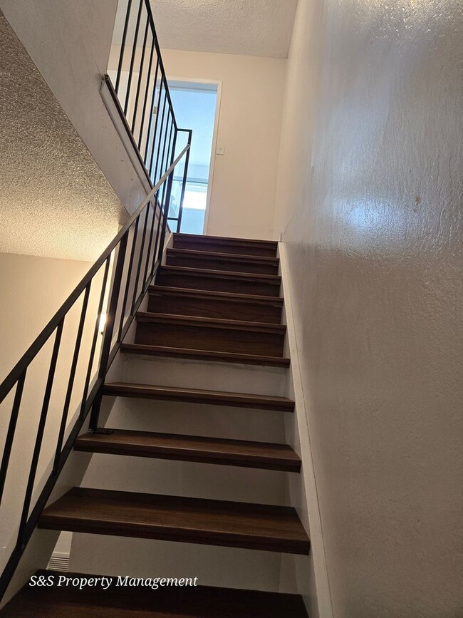 Building Photo - 8879 Salmon Falls Dr