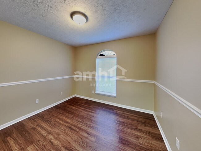 Building Photo - 2040 Theodore Dr