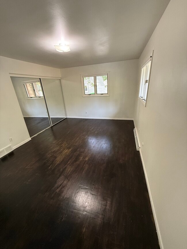 Building Photo - 4352 Clement Dr